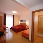 Yria Hotel