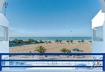 Yria Hotel 4*
