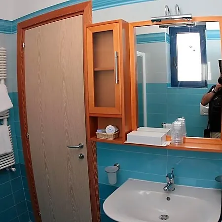 Yria Hotel 4*