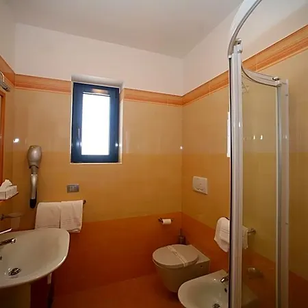 Yria Hotel 4*