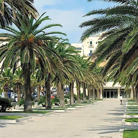 Yria Hotel 4*