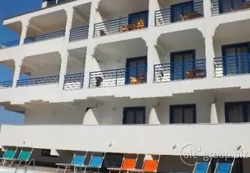 Yria Hotel 4*